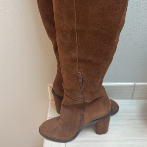 Gianni Bini Suede Brown knee high boots. Size 7. 4 inch heel. Gently used. - Picture 6 of 16